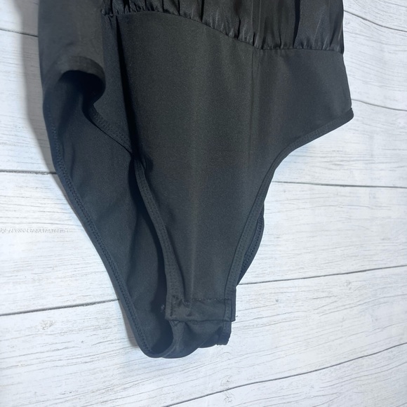 Boutique Brand Black Lace Neckline Sleeveless Satin 3 Button Placket Bodysuit - Picture 2 of 11